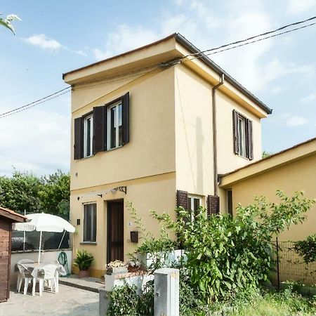 לוקה La Casina Gialla Independent House - Near The Walls מראה חיצוני תמונה